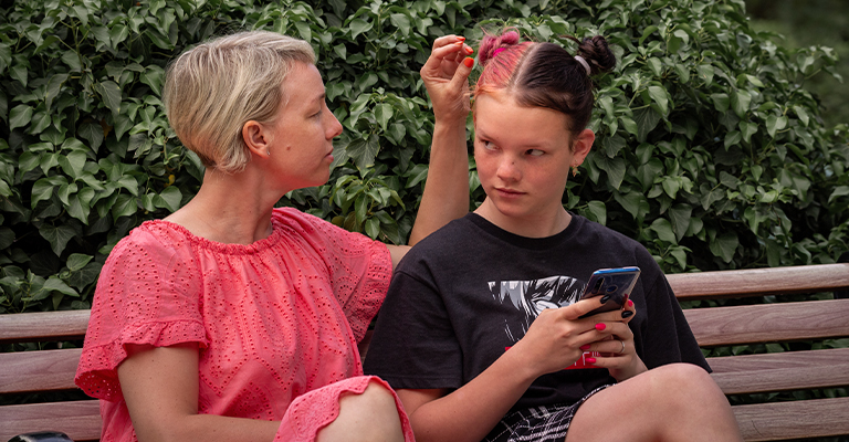 How to build healthy habits with your child online